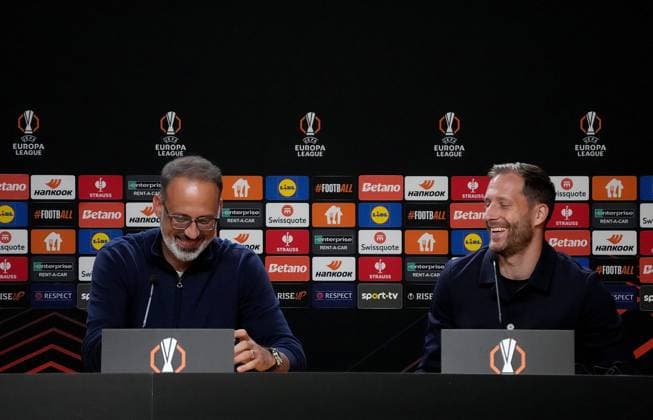 PRT, UEFA Europa League, FC Porto vs Hoffenheim 23.10.2024, Estadio Do Dragao, Porto, PRT, UEFA Europa League, FC Porto vs Hoffenheim , im Bild Pressekonferenz mit Trainer Pellegrino Matarazzo (Hoffenheim) und Torwart Oliver Baumann (Hoffenheim)