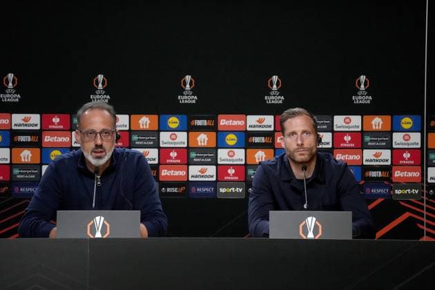 PRT, UEFA Europa League, FC Porto vs Hoffenheim 23.10.2024, Estadio Do Dragao, Porto, PRT, UEFA Europa League, FC Porto vs Hoffenheim , im Bild Pressekonferenz mit Trainer Pellegrino Matarazzo (Hoffenheim) und Torwart Oliver Baumann (Hoffenheim)