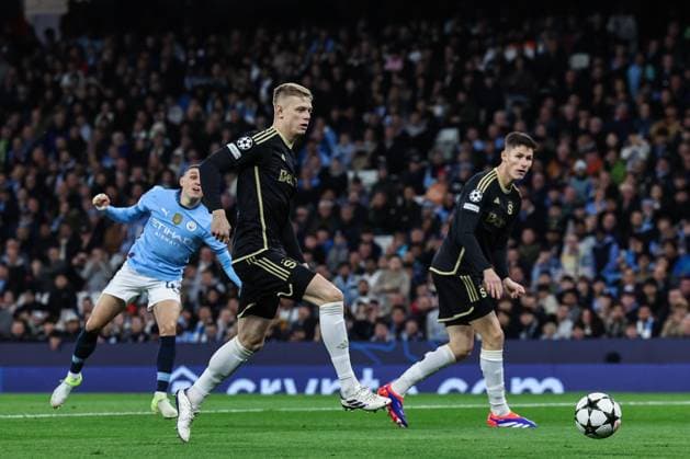 UEFA Champions League, League Stage Manchester City v Sparta Prague Phil Foden of Manchester City scores a goal to make it 1-0 during the UEFA Champions League, League Stage Manchester City v Sparta Prague at Etihad Stadium, Manchester, United Kingdom, 23rd October 2024 (Photo by Mark Cosgrove News Images) Manchester Etihad Stadium Manchester United, ManU Kingdom Copyright: xMarkxCosgrove NewsxImagesx