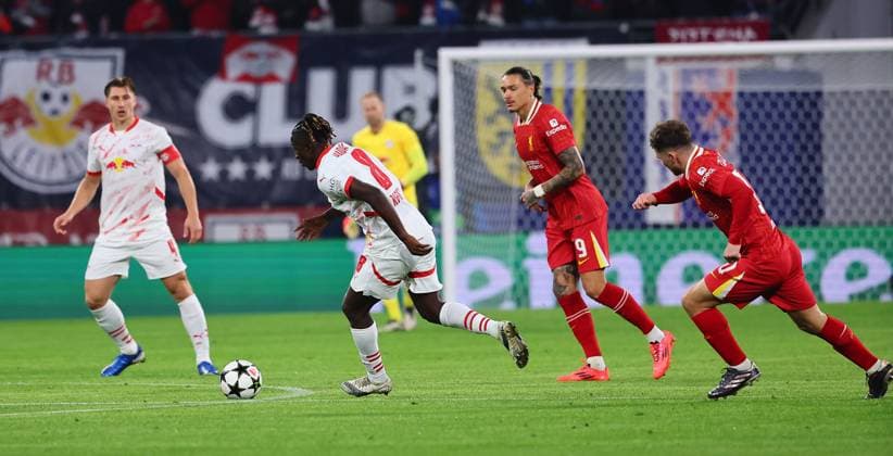 RB Leipzig - Liverpool Champions League Leipzig, 23.10.2024, Red Bull Arena, Fussball, UEFA Champions League, Spieltag 3 , RB LEIPZIG vs. FC LIVERPOOL , Im Bild v.l.: Amadou Haidara (8, RB Leipzig) und Darwin Nunez (9, Liverpool) ,