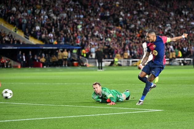 Barcelona, Estadi Olimpic Lluis Companys, 23.10.24, GER, Herren, UEFA Champions League, Saison 2024-2025, FC Barcelona, Barca - FC Bayern Muenchen Bild: RAPINHA (Barcelona) macht das Tor zum 1:0 Only for editorial use! UEFA regulations prohibit any use of photographs as image sequences and or quasi-video. Katalonien Spanien