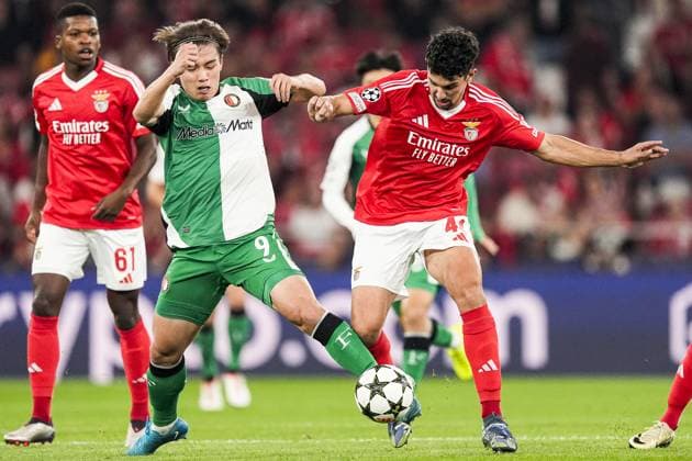 UEFA Champions League: SL Benfica v Feyenoord Lisbon - Ayase Ueda of Feyenoord, Tomas Araujo of SL Benfica during the third round of new format of the UEFA Champions League 2024 2025. The match is set between SL Benfica and Feyenoord at Estadio da Luz on 23 October 2024 in Lisbon, Portugal. Copyright: xTomxBodex