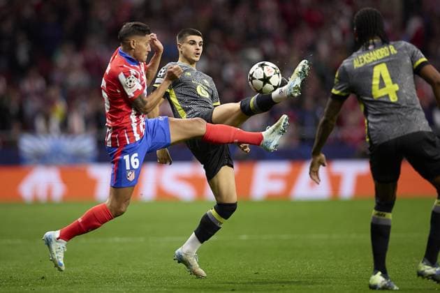 Matias Fernandez-Pardo of Lille OSC competes for the ball with Nahuel Molina of Atletico de Madrid during the UEFA Champions League match between Atletico de Madrid v LSCO Lille at Riyadh Air Metropolitano Stadium on October 23, 2024 in Madrid (Photo by: LGM) FOOTBALL : Atletico de Madrid vs LSCO Lille - UEFA Ligue des Champions - 23 10 2024 LGM Panoramic 