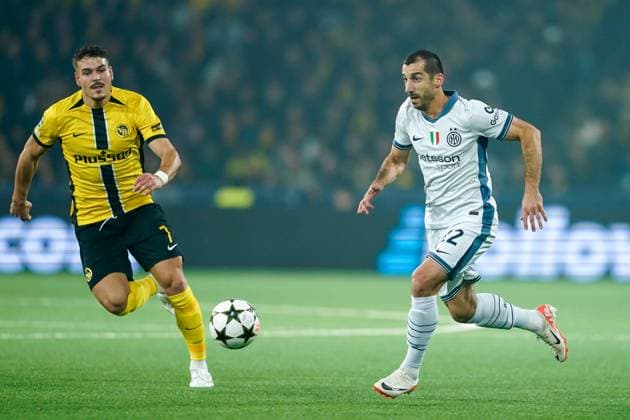 Bern, Switzerland, October 23rd 2024: Filip Ugrinic (7 Young Boys) and Henrikh Mkhitaryan (22 Inter) battle for the ball (duel) during the UEFA Champions League football match between BSC Young Boys and FC Internazionale at Wankdorf Stadion in Bern, Switzerland. (Daniela Porcelli SPP) Copyright: xDanielaxPorcellix xSPPx spp-en-DaPoSp-20241023-_DP17565