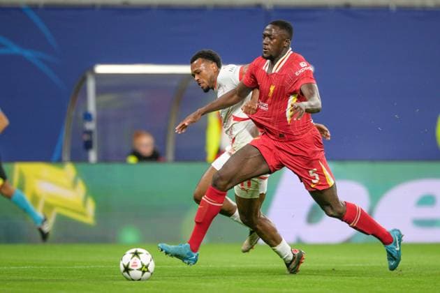 Fußball, Championsleague, 20241023, RasenBallsport Leipzig - FC Liverpool. Im Bild v.l. Lois OPENDA (RasenBallsport Leipzig, 11), Ibrahima KONATE (FC Liverpool, 5). Leipzig Red Bull Arena Sachsen Deutschland Copyright: Passion2Press MarkusxFischerx