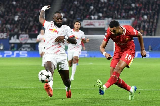 Cody Gakpo (Liverpool FC, 18) und Lutsharel Geertruida (RB Leipzig, 3) GER, RB Leipzig vs. Liverpool FC, football, UEFA Champions League, Saison 2024 2025, 3. Spieltag, 23.10.2024 (DFL REGULATIONS PROHIBIT ANY USE OF PHOTOGRAPHS AS IMAGE SEQUENCES AND OR QUASI-VIDEO.) GER, RB Leipzig vs. Liverpool FC, football, UEFA Champions League, Saison 2024 2025, 3. Spieltag, 23.10.2024 Leipzig Copyright: xEibner-Pressefoto RyanxSleimanx EP_RSN