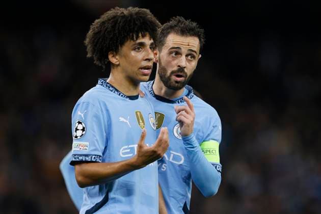 Manchester City v AC Sparta Praha - UEFA Champions League 2024 25 League Phase MD3 Bernardo Silva of Manchester City speaks to Rico Lewis of Manchester City during the UEFA Champions League 2024 25 League Phase MD3 match between Manchester City and AC Sparta Praha at City of Manchester Stadium on October 23, 2024 in Manchester, England. Manchester City of Manchester Stadium England United Kingdom Copyright: xRichardxSellers Sportsphoto APLx 14050381