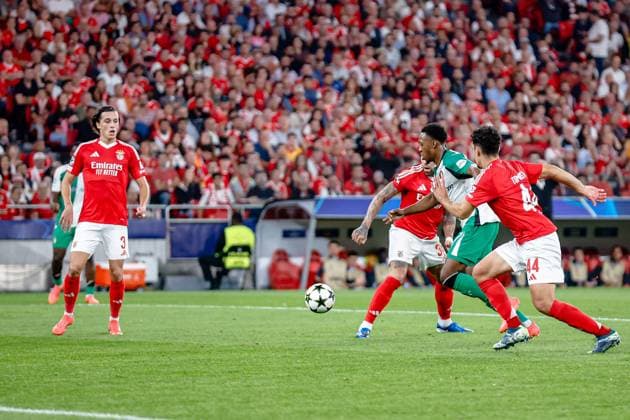 LISBON, Estadio da Luz, 23-10-2024 , season 2024 2025 , UEFA Champions League. during the match Benfica - Feyenoord, Feyenoord player Igor Paixao scoring the 0-2 Benfica - Feyenoord  x26546634x Copyright:
