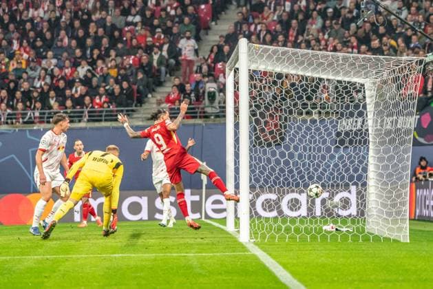 Sport Bilder des Tages Leipzig, Deutschland 23. Oktober 2024: Champions League - 2024 2025 - RB Leipzig vs. FC Liverpool Im Bild: Darwin Nunez (Liverpool) 3. v.li. macht das Tor zum 1:0 Copyright: xFotostandx xNachtigallx