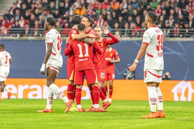 Leipzig, Deutschland 23. Oktober 2024: Champions League - 2024 2025 - RB Leipzig vs. FC Liverpool Im Bild: die Mannschaft von Liverpool jubelt nach dem Tor zum 1:0 Copyright: xFotostandx xNachtigallx