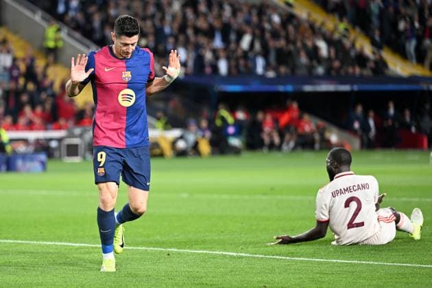Barcelona, Estadi Olimpic Lluis Companys, 23.10.24, GER, Herren, UEFA Champions League, Saison 2024-2025, FC Barcelona, Barca - FC Bayern Muenchen Bild: Robert LEWANDOWSKI (Barcelona) jubelt nach seinem Tor zum 2:1 Only for editorial use! UEFA regulations prohibit any use of photographs as image sequences and or quasi-video. Katalonien Spanien