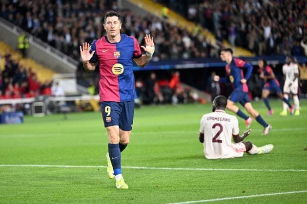 Barcelona, Estadi Olimpic Lluis Companys, 23.10.24, GER, Herren, UEFA Champions League, Saison 2024-2025, FC Barcelona, Barca - FC Bayern Muenchen Bild: Robert LEWANDOWSKI (Barcelona) jubelt nach seinem Tor zum 2:1 Only for editorial use! UEFA regulations prohibit any use of photographs as image sequences and or quasi-video. Katalonien Spanien