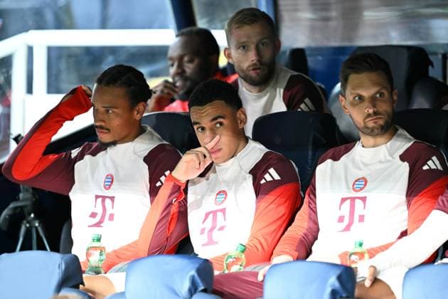 Barcelona, Estadi Olimpic Lluis Companys, 23.10.24, GER, Herren, UEFA Champions League, Saison 2024-2025, FC Barcelona, Barca - FC Bayern Muenchen Bild: Jamal MUSIALA (Muenchen) auf der Ersatzbank Only for editorial use! UEFA regulations prohibit any use of photographs as image sequences and or quasi-video. Katalonien Spanien