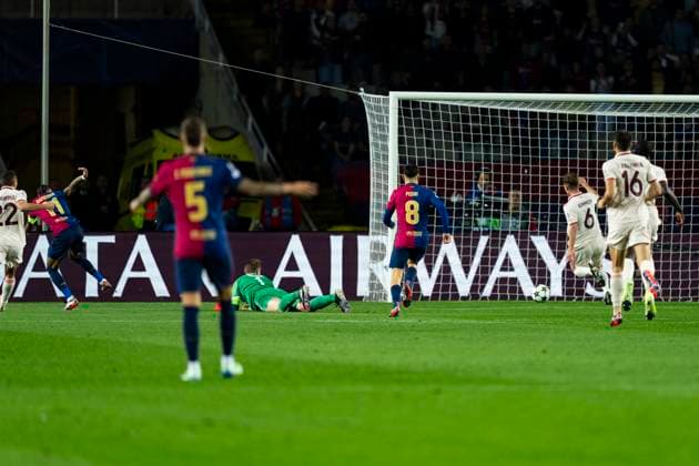 23.10.2024, xslx, Fussball UEFA Champions League, FC Barcelona, Barca - FC Bayern München emspor, v.l. Raphina (FC Barcelona) erzielt das Tor zum 1-0 (DFL DFB REGULATIONS PROHIBIT ANY USE OF PHOTOGRAPHS as IMAGE SEQUENCES and or QUASI-VIDEO) Barcelona