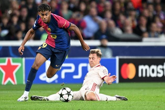 Barcelona, Estadi Olimpic Lluis Companys, 23.10.24, GER, Herren, UEFA Champions League, Saison 2024-2025, FC Barcelona, Barca - FC Bayern Muenchen Bild: v.li. im Zweikampf LAMINE YAMAL (Barcelona) und Joshua KIMMICH (Muenchen) Only for editorial use! UEFA regulations prohibit any use of photographs as image sequences and or quasi-video. Katalonien Spanien