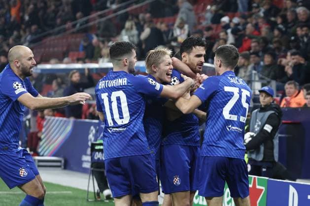 SOCCER - UEFA CL, RBS vs Zagreb SALZBURG,AUSTRIA,23.OCT.24 - SOCCER - UEFA Champions League, Red Bull Salzburg vs GNK Dinamo Zagreb. Image shows the rejoicing of scorer Sandro Kulenovic (Zagreb) with his teammates.  GEPAxpictures xDavidxGeieregger