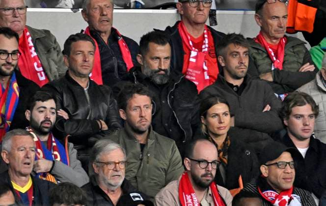 23.10.2024, Fussball UEFA Champions League 2024 2025, 3.Spieltag, FC Barcelona, Barca - FC Bayern München, im Estadi Olimpic Lluis Companys (Barcelona). Brazzo Hasan Salihamidzic sitzt unter den Zuschauern