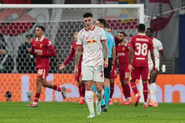 Benjamin Sesko (RB Leipzig,30) - Torschütze Darwin Nunez (FC Liverpool,9) trifft zum 0-1 - Champions League Ligaphase Saison 2024-2025 RB Leipzig vs. FC Liverpool in der Red Bull Arena in Leipzig - Aktion,Fussball,Deutschland,Mann,Männer,23.10.2024
