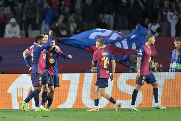 die Mannschaft freut sich ueber das Tor von Robert Lewandowski 9 FC Barcelona, Barca zum 2:1, FC Barcelona vs. FC Bayern Muenchen, Champions League, Fussball, 3. Spieltag, 23.10.2024 Barcelona Katalonien Spanien