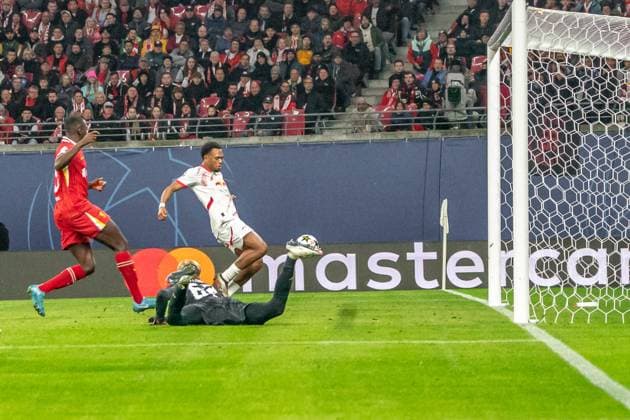 Leipzig, Deutschland 23. Oktober 2024: Champions League - 2024 2025 - RB Leipzig vs. FC Liverpool Im Bild: Lois Openda (Leipzig) mit einer Großchance, Abseitstor Copyright: xFotostandx xNachtigallx