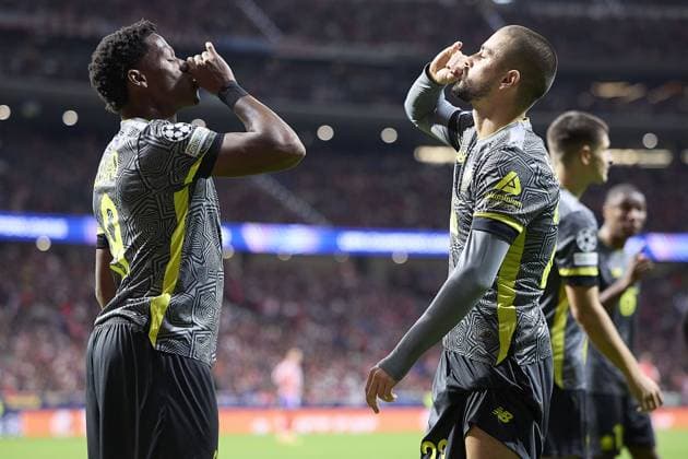 Sport Bilder des Tages Jonathan David of Lille OSC (L) celebrates with Edon Zhegrova of Lille OSC after scoring his team s second goal during the UEFA Champions League match between Atletico de Madrid v LSCO Lille at Riyadh Air Metropolitano Stadium on October 23, 2024 in Madrid (Photo by: LGM) FOOTBALL : Atletico de Madrid vs LSCO Lille - UEFA Ligue des Champions - 23 10 2024 LGM Panoramic 