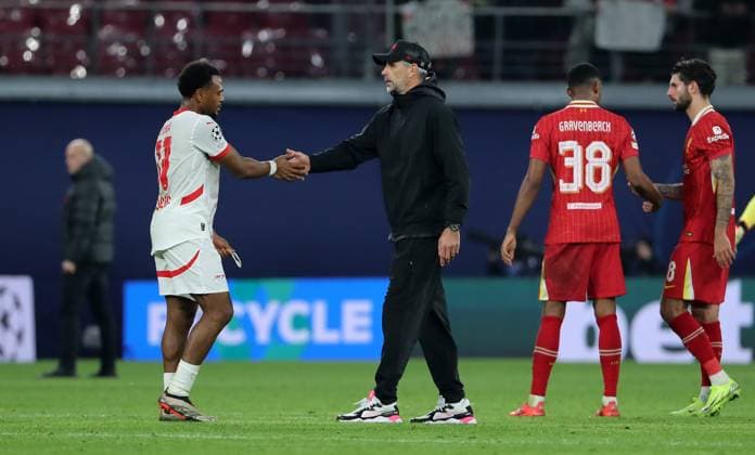 Lois Openda, Trainer Marco Rose enttäuscht nach Spielende Enttäuschung Fußball Fussball UEFA Champions League UCL Herren 3.Spieltag Saison 2024 2025 23.10.2024 Rasen Ballsport RB Leipzig RBL vs Liverpool FC LFC DFL regulations prohibit any use of photographs as image sequences and or quasi-video.