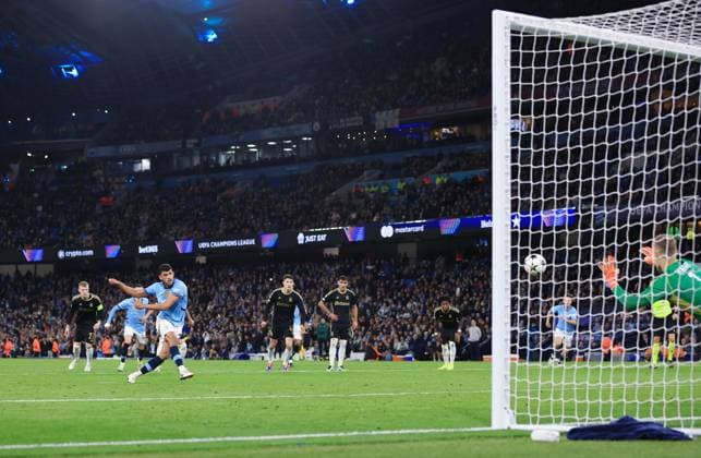 Matheus Nunes of Manchester City scores a goal from the penalty spot to make it 5-0 Manchester City v Sparta Praha, UEFA Champions League, Group Stage, Football, Etihad Stadium, Manchester, UK, 23 Oct 2024 EDITORIAL USE ONLY No use with unauthorised audio, video, data, fixture lists, club league logos or live services. Online in-match use limited to 120 images, no video emulation. No use in betting, games or single club league player publications.  Copyright: xMattxWest Shutterstockx 14801642ay