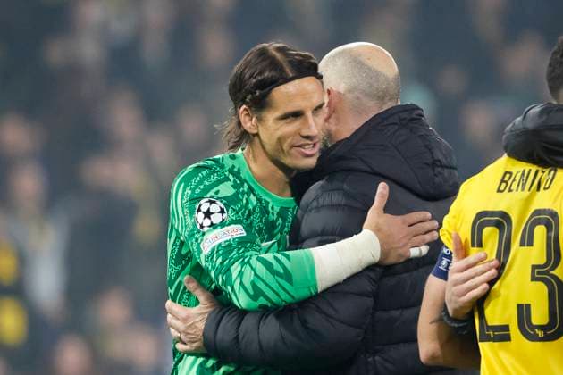 Yann Sommer (Inter Mailand, 01) und Joël Magnin, Joel Magnin (BSC Young Boys, Trainer) nach dem Spiel , Fussball, UEFA Champions League, 3. Spieltag, 2024 2025, Young Boys Bern vs. Inter Mailand, 23.10.2024, Stadion Wankdorf, Bern, Schweiz Bern Stadion Wankdorf Kanton Bern Schweiz Copyright: xGrantxHubbsx
