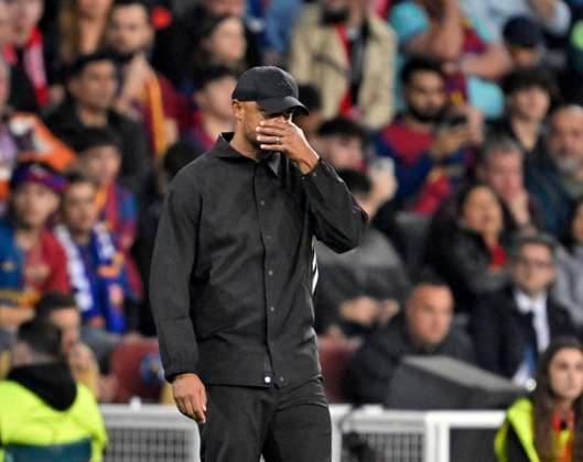 Sport Bilder des Tages 23.10.2024, Fussball UEFA Champions League 2024 2025, 3.Spieltag, FC Barcelona, Barca - FC Bayern München, im Estadi Olimpic Lluis Companys (Barcelona). Trainer Vincent Kompany (FC Bayern München) nachdenklich