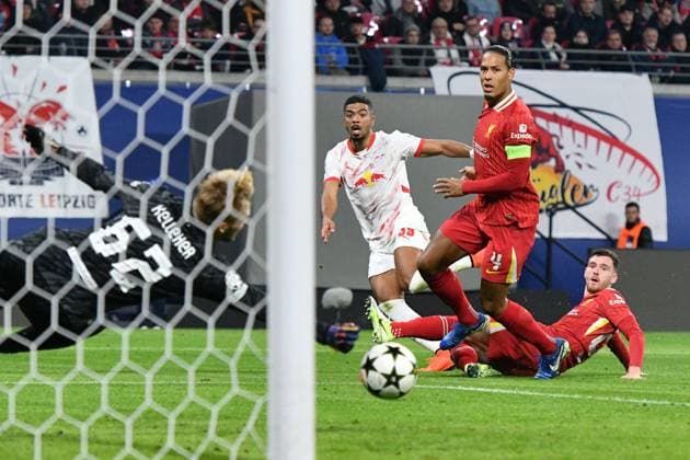 Benjamin Henrichs (RB Leipzig, 39), Virgil van Dijk (Liverpool FC, 4), Andy Robertson (Liverpool FC, 26) GER, RB Leipzig vs. Liverpool FC, football, UEFA Champions League, Saison 2024 2025, 3. Spieltag, 23.10.2024 (DFL REGULATIONS PROHIBIT ANY USE OF PHOTOGRAPHS AS IMAGE SEQUENCES AND OR QUASI-VIDEO.) GER, RB Leipzig vs. Liverpool FC, football, UEFA Champions League, Saison 2024 2025, 3. Spieltag, 23.10.2024 Leipzig Copyright: xEibner-Pressefoto RyanxSleimanx EP_RSN