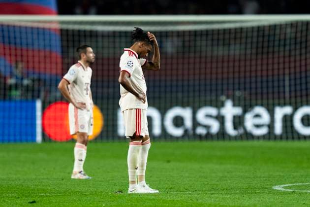 23.10.2024, xslx, Fussball UEFA Champions League, FC Barcelona, Barca - FC Bayern München emspor, v.l. Michael Olise (FC Bayern Muenchen) schaut enttaeuscht (DFL DFB REGULATIONS PROHIBIT ANY USE OF PHOTOGRAPHS as IMAGE SEQUENCES and or QUASI-VIDEO) Barcelona