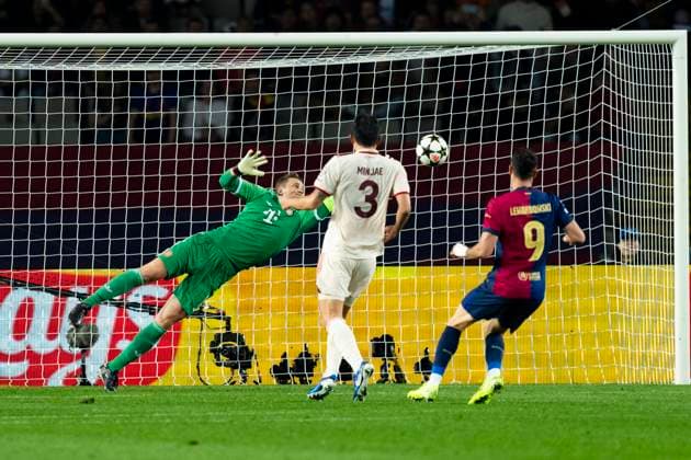 23.10.2024, xslx, Fussball UEFA Champions League, FC Barcelona, Barca - FC Bayern München emspor, v.l. Manuel Neuer (FC Bayern Muenchen) (DFL DFB REGULATIONS PROHIBIT ANY USE OF PHOTOGRAPHS as IMAGE SEQUENCES and or QUASI-VIDEO) Barcelona