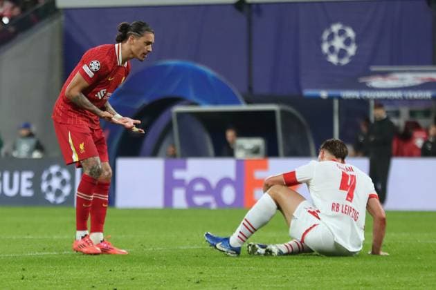 Sport Bilder des Tages UEFA Champions League: RB Leipzig vs. FC Liverpool, 23.10.24 Darwin Nunez (9, FC Liverpool) verbal gegen Willi Orban (4, RB Leipzig). Fussball, UEFA Champions League, Saison 2024 2025: RB Leipzig vs. FC Liverpool am 23.10.24 in der Red Bull Arena, Leipzig. Copyright: xBEAUTIFULxSPORTS JanxKaeferx