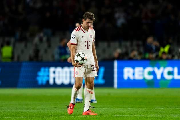 23.10.2024, xslx, Fussball UEFA Champions League, FC Barcelona, Barca - FC Bayern München emspor, v.l. Thomas Mueller (FC Bayern Muenchen) schaut enttaeuscht (DFL DFB REGULATIONS PROHIBIT ANY USE OF PHOTOGRAPHS as IMAGE SEQUENCES and or QUASI-VIDEO) Barcelona