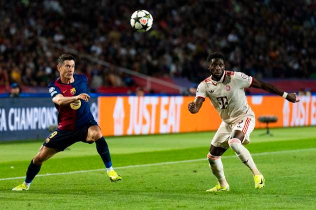 23.10.2024, xslx, Fussball UEFA Champions League, FC Barcelona, Barca - FC Bayern München emspor, v.l. Robert Lewandowski (FC Barcelona), Alphonso Davies (FC Bayern Muenchen) (DFL DFB REGULATIONS PROHIBIT ANY USE OF PHOTOGRAPHS as IMAGE SEQUENCES and or QUASI-VIDEO) Barcelona