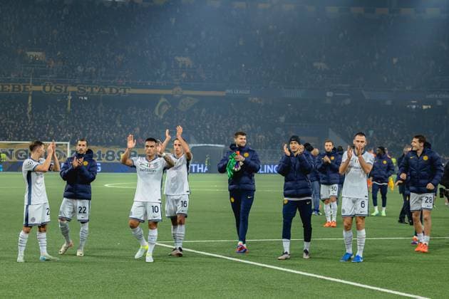 Bern, Switzerland, October 23st 2024: FC Internazionale cheers at the end of the UEFA Champions League football match between BSC Young Boys and FC Internazionale at Stadion Wankdorf in Bern, Switzerland. Philipp Kresnik (Philipp Kresnik Kresnikphotographie SPP) Copyright: xPhilippxKresnikx xKresnikphotographiex xSPPx spp-en-PhKrKrSp-_KRE8489-Verbessert-RR