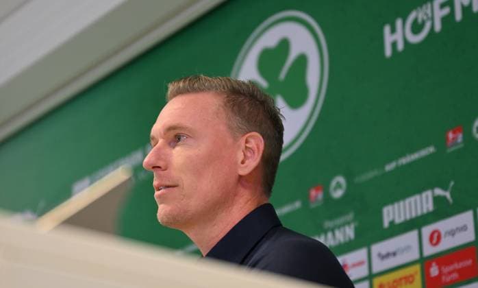 24.10.2024 - SpVgg Greuther Fürth Fuerth - Saison 2024 2025 - Medientermin Pressetermin Pressekonferenz im Vorfeld des Ligaspiels gegen den FC Schalke 04 - - xwoxzix - Leonhard Leo Haas ( Trainer SpVgg Greuther Fürth )