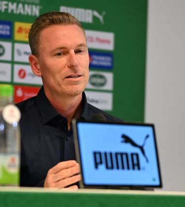 24.10.2024 - SpVgg Greuther Fürth Fuerth - Saison 2024 2025 - Medientermin Pressetermin Pressekonferenz im Vorfeld des Ligaspiels gegen den FC Schalke 04 - - xwoxzix - Leonhard Leo Haas ( Trainer SpVgg Greuther Fürth )