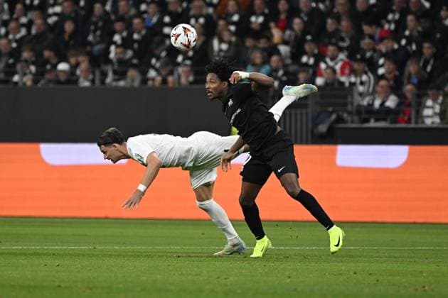 24.10.2024, xjhx, Fussball UEFA Europa League, Eintracht Frankfurt - Rigas Futbola Skola emspor, v.l. Robin Koch (Eintracht Frankfurt) Cedric Kouadio (Rigas Futbola Skola RFS) Zweikampf, Aktion, action, battle for the ball (DFL DFB REGULATIONS PROHIBIT ANY USE OF PHOTOGRAPHS as IMAGE SEQUENCES and or QUASI-VIDEO) Frankfurt am Main