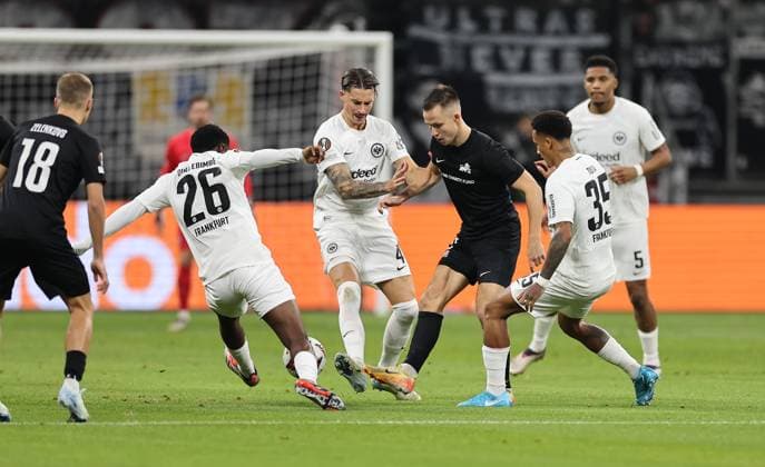 24.10.2024, Fussball UEFA Europa League, Eintracht Frankfurt - FC Riga FS RFS, emonline, emspor, v.l., Junior Dina Ebimbe (Eintracht Frankfurt), Robin Koch (Eintracht Frankfurt), Janus Ikaunieks (FK RFS), Tuta Lucas Silva Melo (Eintracht Frankfurt) DFL DFB REGULATIONS PROHIBIT ANY USE OF PHOTOGRAPHS AS IMAGE SEQUENCES AND OR QUASI-VIDEO. xdcx Copyright: HMBxMedia