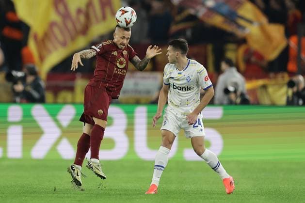 UEFA Europa League phase match day3 AS Roma vs Dynamo Kyiv Roma™s Spanish defender Angelino challenges for the ball with Dynamo Kyiv s Ukrainian defender Oleksandr Tymchyk during UEFA Europa League phase match day 3 between AS Roma vs Dynamo Kyiv at Olimpico stadium on October 24, 2024 in Rome, Italy. ABPH8906 Copyright: xAntonioxBalascox