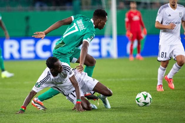 SOCCER - UEFA ECL, Rapid vs Noah VIENNA,AUSTRIA,24.OCT.24 - SOCCER - UEFA Conference League, SK Rapid Wien vs FC Noah Yerevan. Image shows Gustavo Sangare (Noah) and Mamadou Sangare (Rapid).  GEPAxpictures xPhilippxBrem