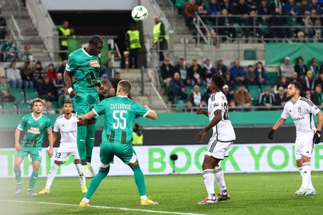 SOCCER - UEFA ECL, Rapid vs Noah VIENNA,AUSTRIA,24.OCT.24 - SOCCER - UEFA Conference League, SK Rapid Wien vs FC Noah Yerevan. Image shows Serge-Philippe Raux-Yao and Nenad Cvetkovic (Rapid).  GEPAxpictures xArminxRauthner