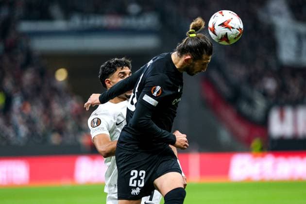 Herdi Prenga (Rigas FS, 23) im Zweikampf mit Omar Marmoush (Eintracht Frankfurt, 07), GER, Eintracht Frankfurt vs. Rigas FS, Fussball, UEFA Europa League, 3. Spieltag, Spielzeit 2024 25, 24.10.2024. GER, Eintracht Frankfurt vs. Rigas FS, Fussball, UEFA Europa League, 3. Spieltag, Spielzeit 2024 25, 24.10.2024. Frankfurt Copyright: xEibner-Pressefoto FlorianxWieganx EP_FWD