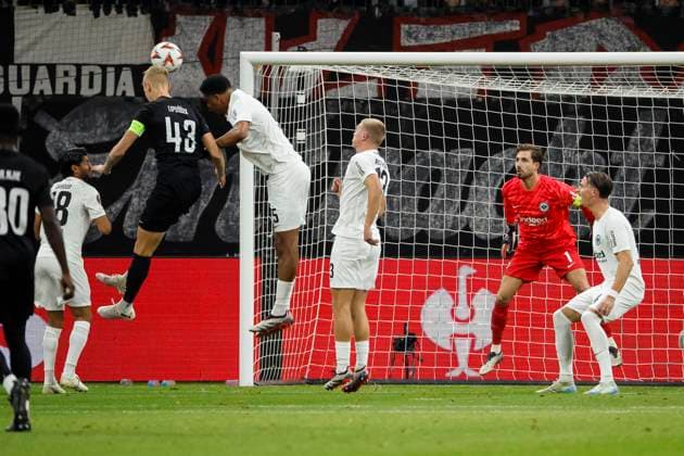 Ziga Lipuscek (Rigas Futbola Skola, 43) und Aurele Amenda (Eintracht Frankfurt, 05) beim Kopfballduell , Fussball, UEFA Europa League, 3. Spieltag, 2024 2025, Eintracht Frankfurt vs. Rigas Futbola Skola, 24.10.2024, Frankfurt Stadion, Frankfurt am Main, Deutschland Frankfurt am Main Frankfurt Stadion Hessen Deutschland Copyright: xGrantxHubbsx