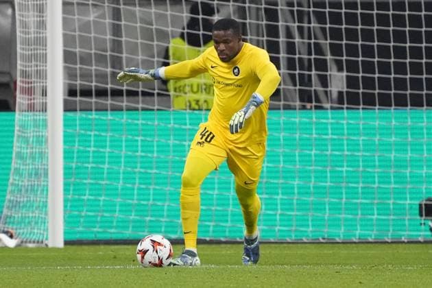 Torwart Fabrice Ondoa (Riga FS, 40) - Frankfurt 24.10.2024: Eintracht Frankfurt va. Riga FS, Deutsche Bank Park, UEFA Europa League