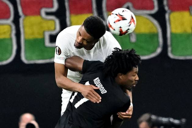 24.10.2024, xsltx, Fussball UEFA Europa League, Eintracht Frankfurt - Rigas Futbola Skola emspor, v.l. Aurele Amenda (Eintracht Frankfurt) Cedric Kouadio (Rigas Futbola Skola RFS) Zweikampf, Aktion, action, battle for the ball (DFL DFB REGULATIONS PROHIBIT ANY USE OF PHOTOGRAPHS as IMAGE SEQUENCES and or QUASI-VIDEO)