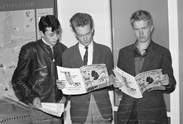 Göteborg 14 september 1958 Boxaren Ingemar Johansson i matchen mot Eddie Machen. Ungdomar läser programmet innan matchen. Boxning x2524x *** Gothenburg September 14, 1958 Boxer Ingemar Johansson in the match against Eddie Machen Young people read the program before the match Boxing x2524x  Copyright: xKamerareportage TTx xx *** Gothenburg September 14, 1958 Boxer Ingemar Johansson in the match against Eddie Machen Young people read the program before the match Boxing x2524x Gothenburg September 14, 1958 Boxer Ingemar Johansson in the match against Eddie Machen Young people read the program before the match Boxing x2524x  Copyright xCamerareportage TTx xx  Copyright: xIMAGO Kamerareportage TTx imago images 0768542746