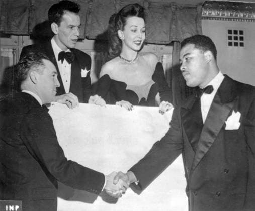 USA NEW YORK 12 16 1946. Joe Louis th, American world heavyweight boxing champion, is congratulated by Clark Foreman left, chairman of the Southern conference for human welfare, during a dinner at the Waldorf-Astoria. Also seen here are Frank Sinatra 2nd frv, American singer and actor, and Carole Landis, American actor, with an award for Louis. New York USA sp_sw x5600x *** USA NEW YORK 12 16 1946 Joe Louis th , American world heavyweight boxing champion, is congratulated by Clark Foreman left , chairman of the Southern conference for human welfare, during a dinner at the Waldorf Astoria Also seen here are Frank Sinatra 2nd frv , American singer and actor, and Carole Landis, American actor, with an award for Louis New York USA sp s  Copyright: xInternationalxNewsxPhotos SVTx JOE LOUIS CONGRATULATIONS xx *** USA NEW YORK 12 16 1946 Joe Louis th, American world heavyweight boxing champion, is congratulated by Clark Foreman left, chairman of the Southern conference for human welfare, during a dinner at the Waldorf Astoria Also seen here are Frank Sinatra 2nd frv, American singer and actor, and Carole Landis, American actor, with an award for Louis New York USA sp sw x5600x USA NEW YORK 12 16 1946 Joe Louis th , American world heavyweight boxing champion, is congratulated by Clark Foreman left , chairman of the Southern conference for human welfare, during a dinner at the Waldorf Astoria Also seen here are Frank Sinatra 2nd frv , American singer and actor, and Carole Landis, American actor, with an award for Louis New York USA sp s  Copyright xInternationalxNewsxPhotos SVTx JOE LOUIS CONGRATULATIONS xx  Copyright: xIMAGO InternationalxNewsxPhotos SVTx imago images 0769333579