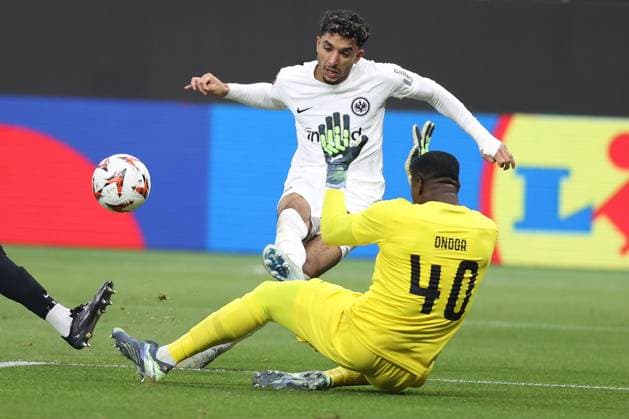 2024.10.24 UEFA Europa League phase Matchday 3 Eintracht Frankfurt - Rigas FS v.l., Haruna Rasid Njie (Rigas FS), Torchance von Omar Marmoush (Eintracht Frankfurt), goalkeeper, Torwart Fabrice Ondoa (Rigas FS) (DFL DFB REGULATIONS PROHIBIT ANY USE OF PHOTOGRAPHS as IMAGE SEQUENCES and or QUASI-VIDEO) Copyright: JoaquimxFerreira